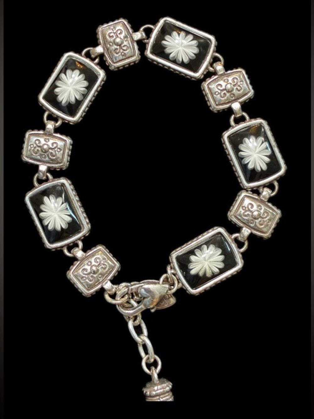 Brighton EUC Water Lily White Black Flower Retired SilveTone Bracelet @6.5” plus